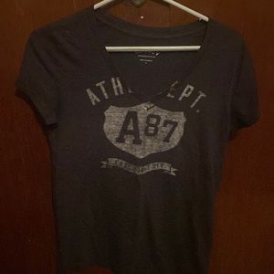 Jr’s Aeropostale Large Charcoal Gray t-shirt